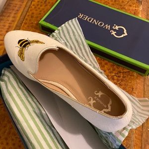 New with box size 9 cream color Bee / Happy flats